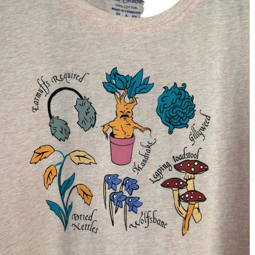 Vera Bradley X Harry Potter Herbology Pink Tee Size Medium - Picture 4 of 9